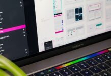 UX design : créer des expériences utilisateurs engageantes et performantes macbook pro displaying computer icons